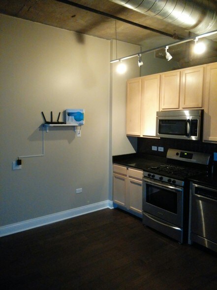 Building Photo - 1550 S Blue Island Ave