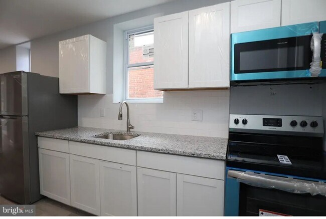 Building Photo - 1908 W Diamond St