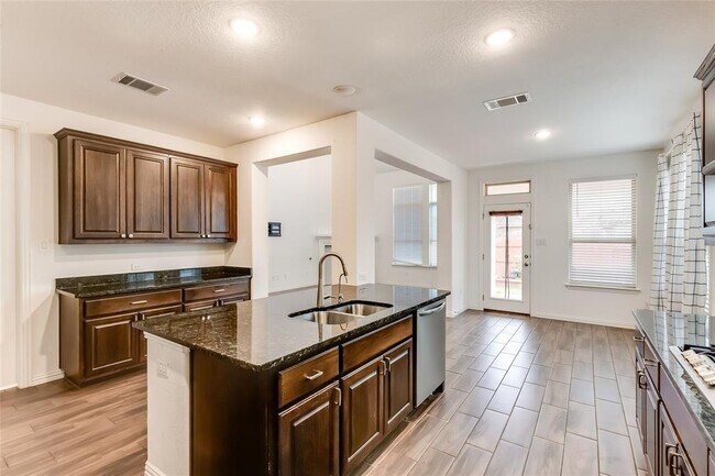 Building Photo - 2908 Consuelo Wy