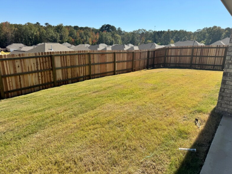 Building Photo - 492 Silver Hill Dr