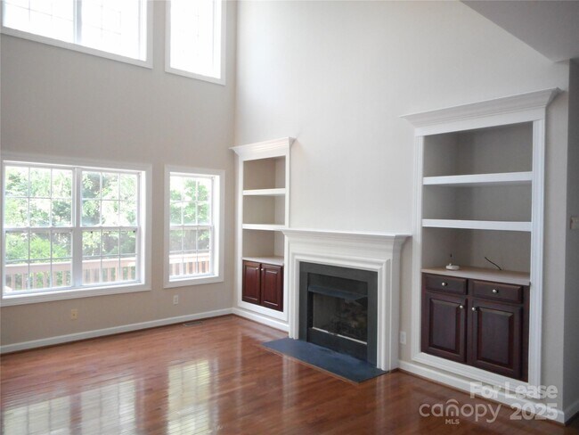 Building Photo - 11017 Valley Spring Dr