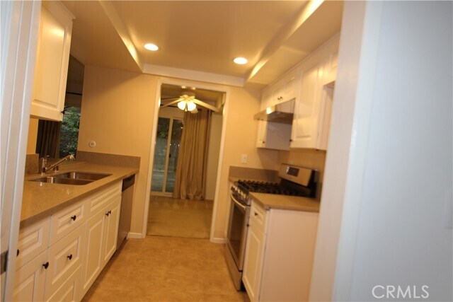 Building Photo - 1137 Rosecrans Ave