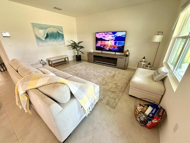 Building Photo - 17132 Edgemont Ln