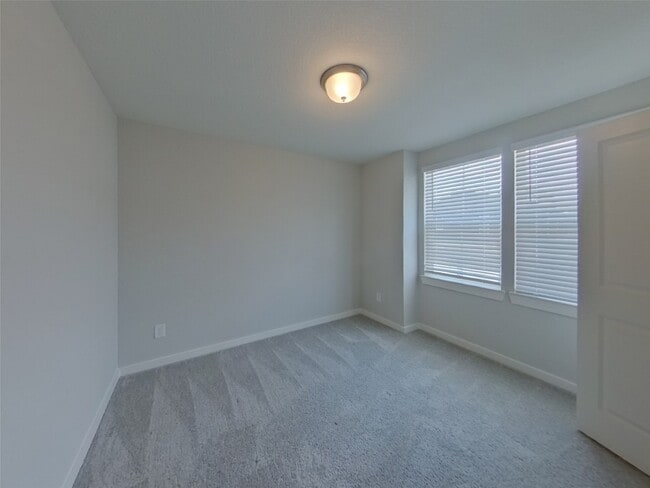 Building Photo - 9835 Willow Creek Commerce Dr