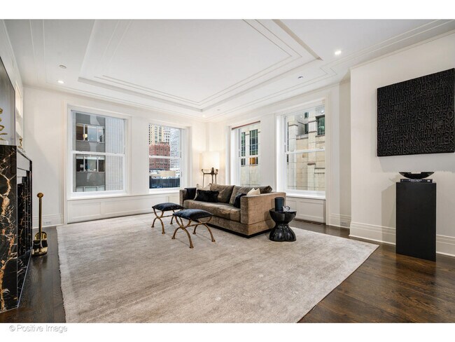 Building Photo - 159 E Walton Pl