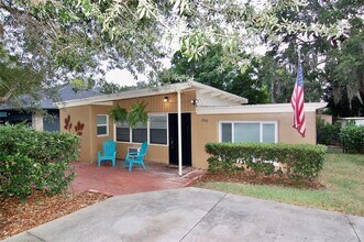 Building Photo - 1940 Sunset Ln