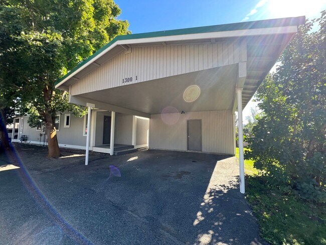 Primary Photo - 1300 N Brooklane St