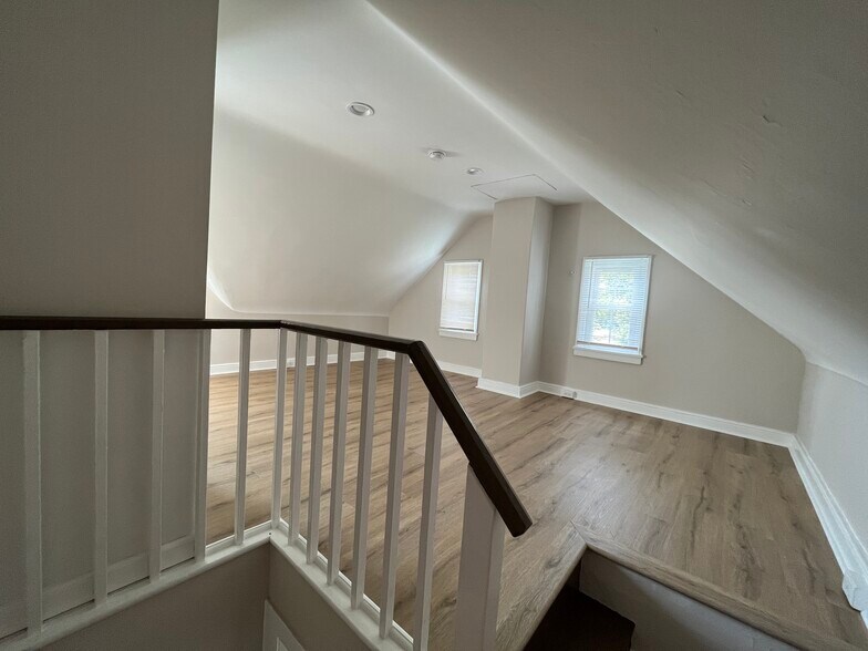 bonus room-loft - 7818 Old York Rd