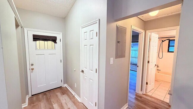 Building Photo - 7909 Richwood Dr