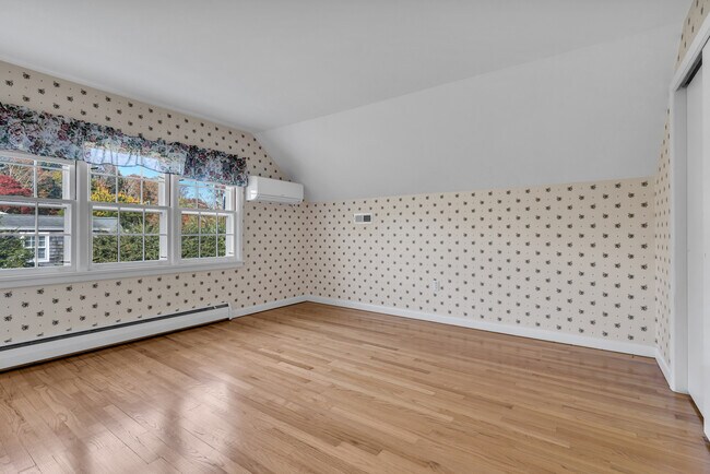 Building Photo - 14 Neptune Ave