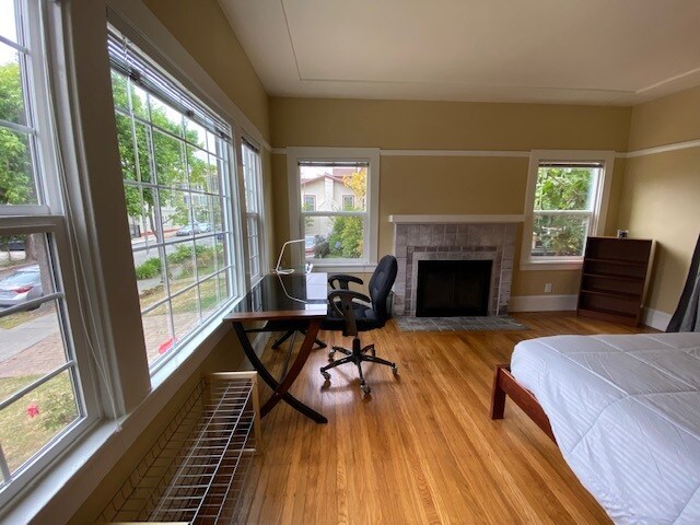 Building Photo - 2615 Regent St