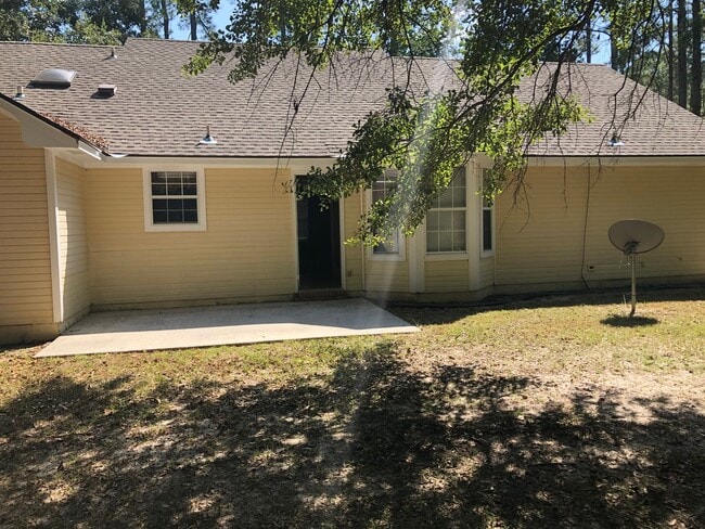 Building Photo - 3 Bedroom/2 Bath home in Lowndes County