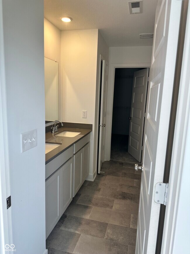 Building Photo - 8560 Tripp Rd