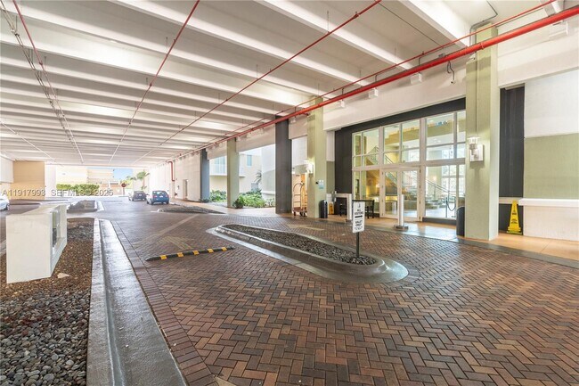 Building Photo - 1745 E Hallandale Beach Blvd