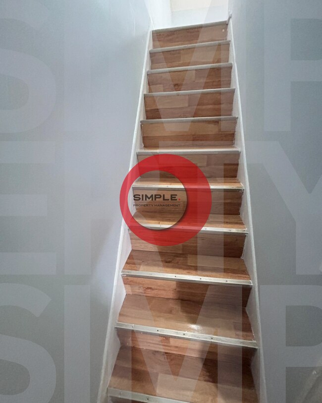 Building Photo - 113 W Elm St