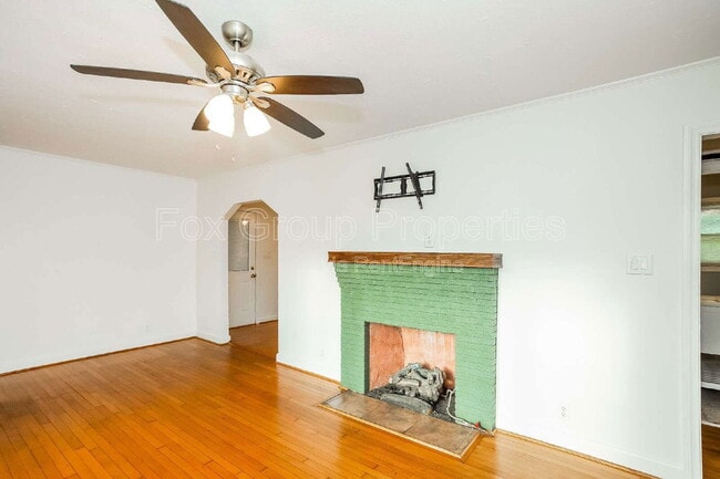 Building Photo - 1102 Woods Dr