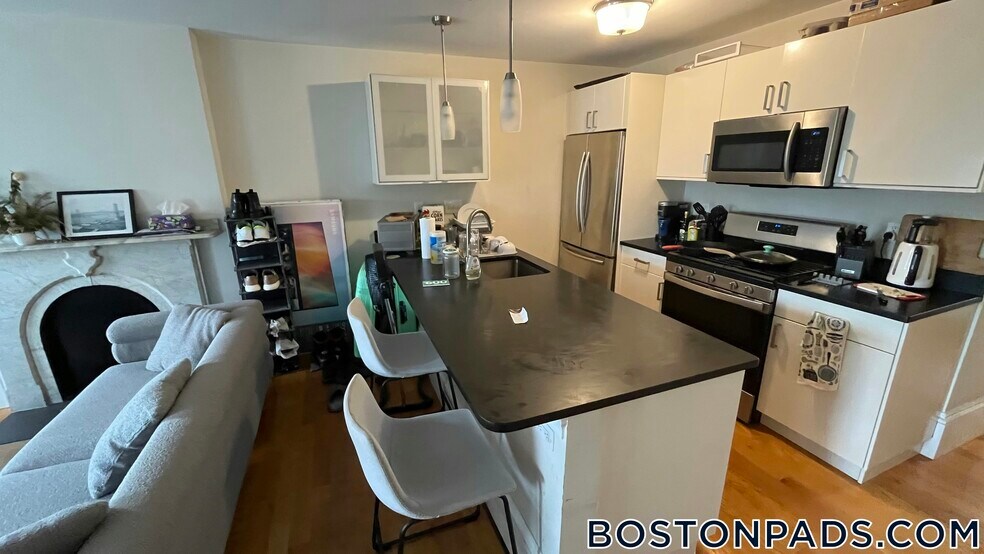 Building Photo - 658 Massachusetts Ave