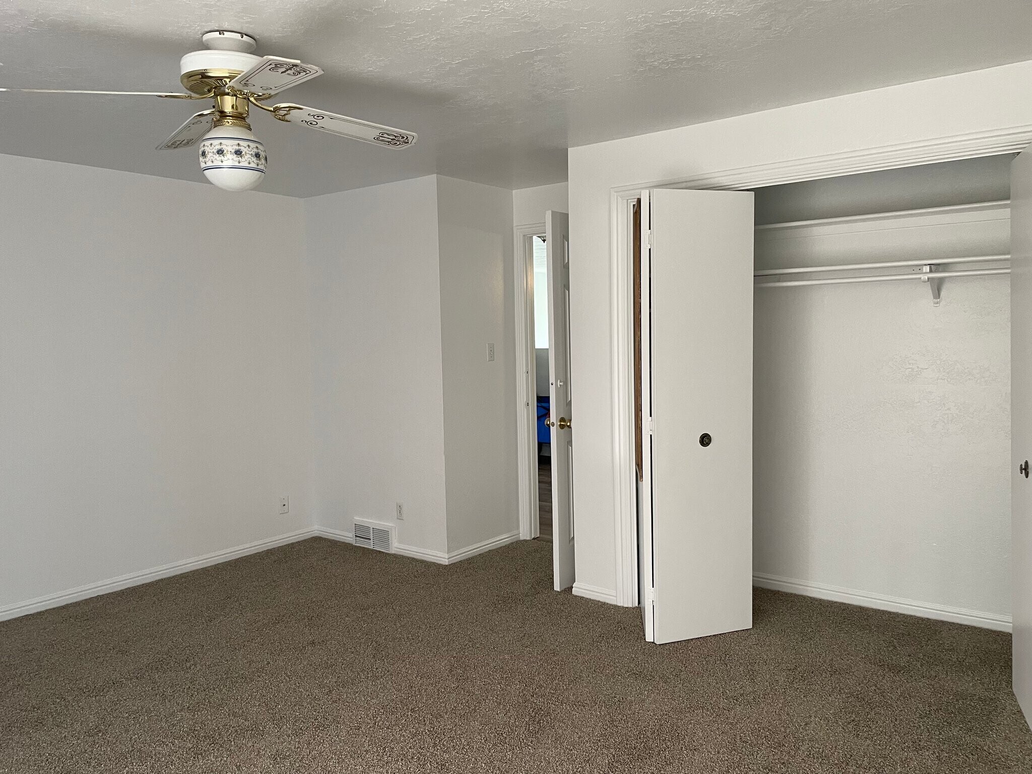 Building Photo - 2894 S 625 W
