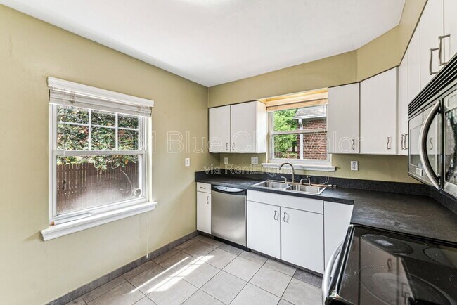 Building Photo - 3331 Ameliamont Ave