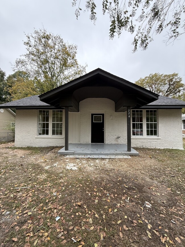 Primary Photo - 226 Highland St