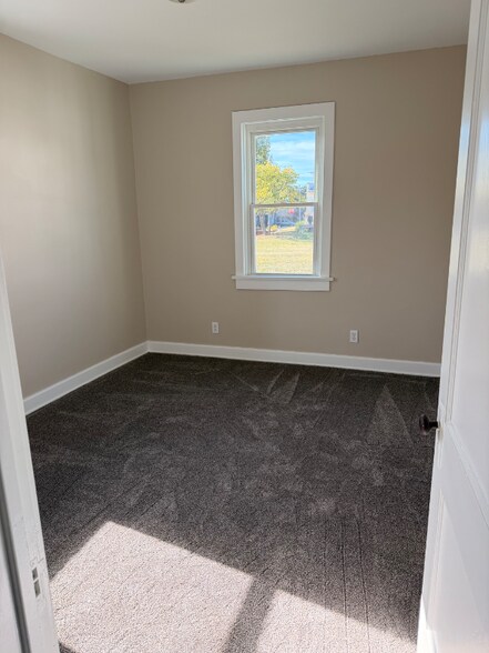 Building Photo - 118 E Jefferson St