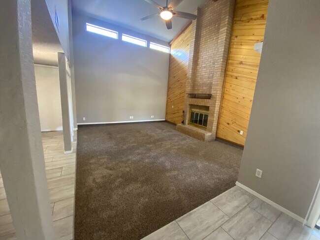 Building Photo - Newly Updated 2 Story Duplex
