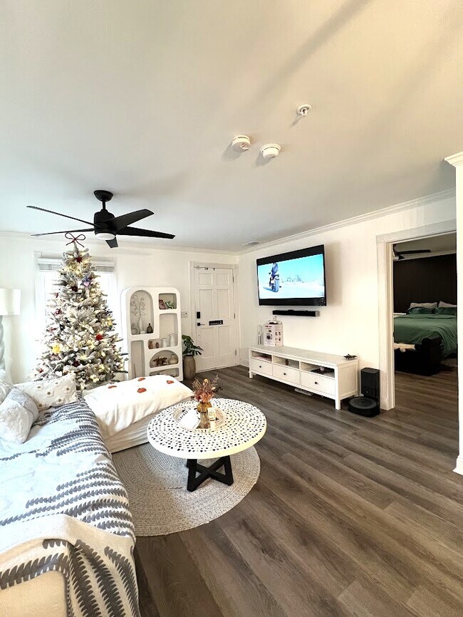 Building Photo - 429 Montgomery St