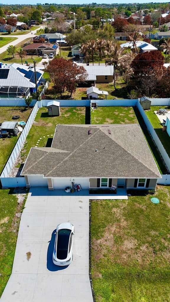 Building Photo - 2507 SE Charleston Dr