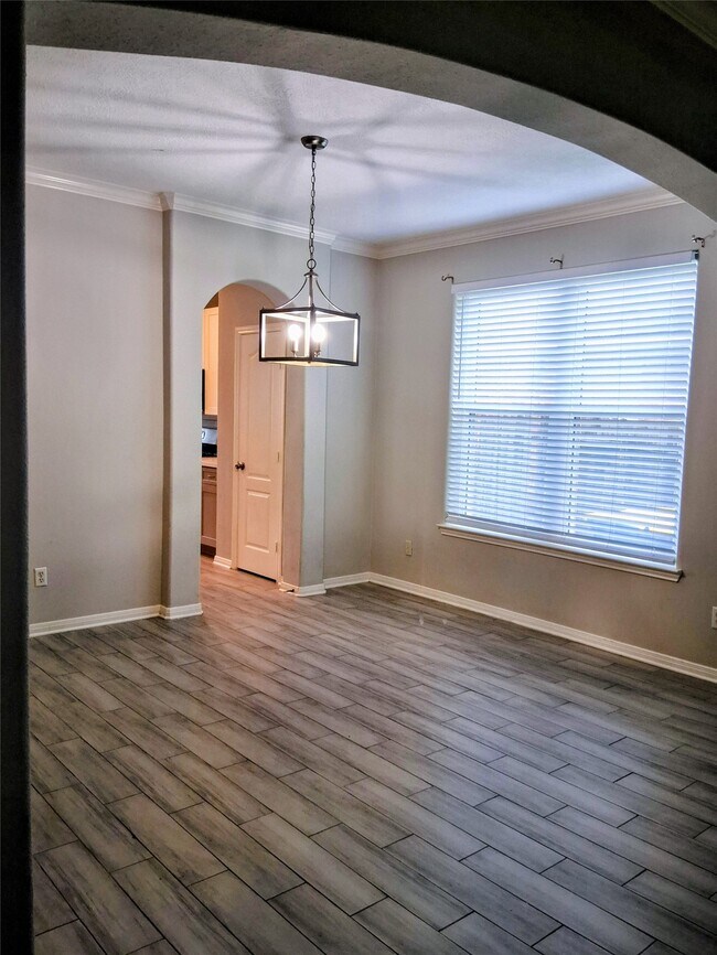 Building Photo - 10015 Dawn Brook Dr
