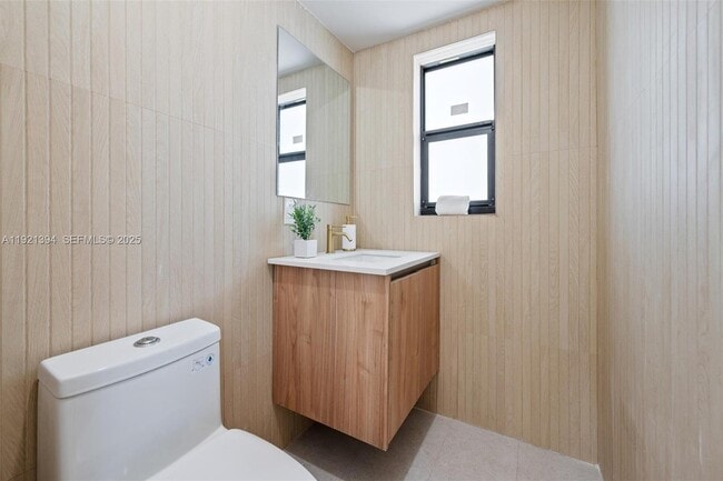 Building Photo - 185 NE 106th St