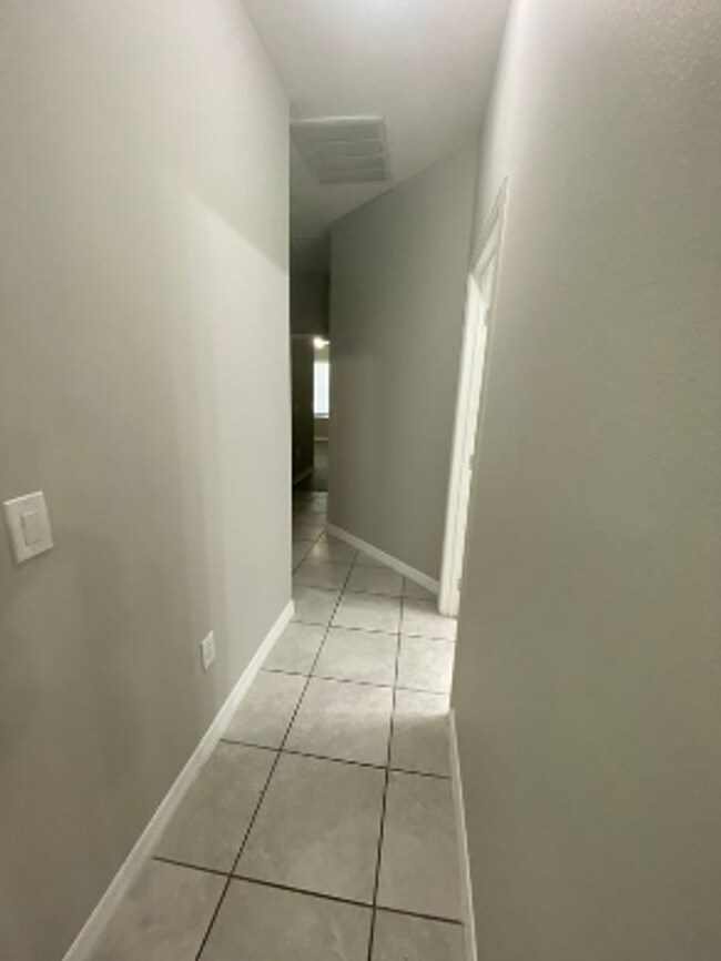 Building Photo - 3 Bedroom 2 Bath Villa in Oak Tree Pointe for RENT!