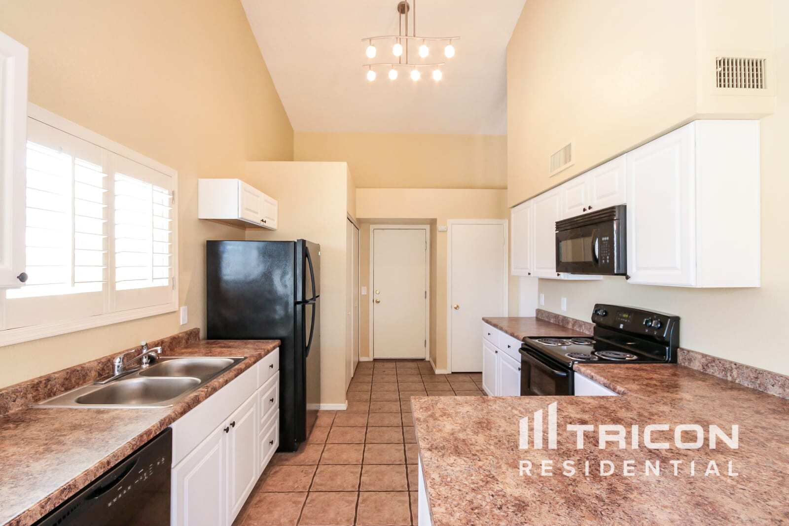Building Photo - 1519 E Sequoia Dr