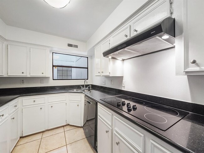 Building Photo - 10616 Bob White Dr