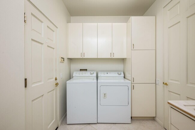 Building Photo - 75395 Riviera Dr