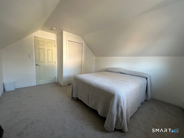 Building Photo - 15 Oakwood Rd