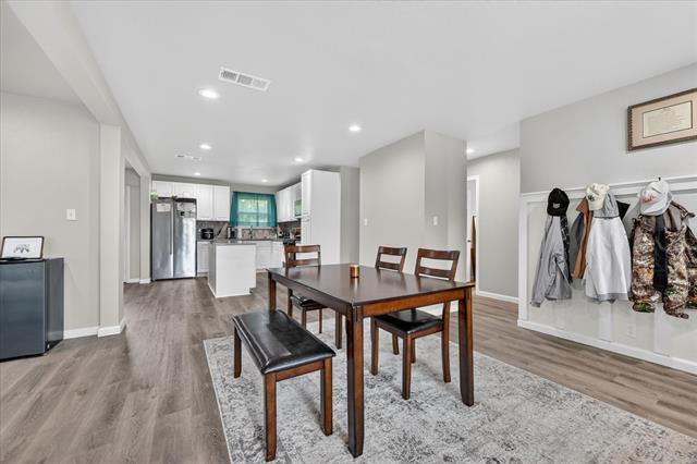 Building Photo - 324 N Shore Pl