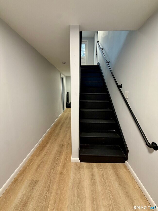 Building Photo - 164 Sycamore St