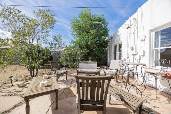 Building Photo - 1617 E Willetta St