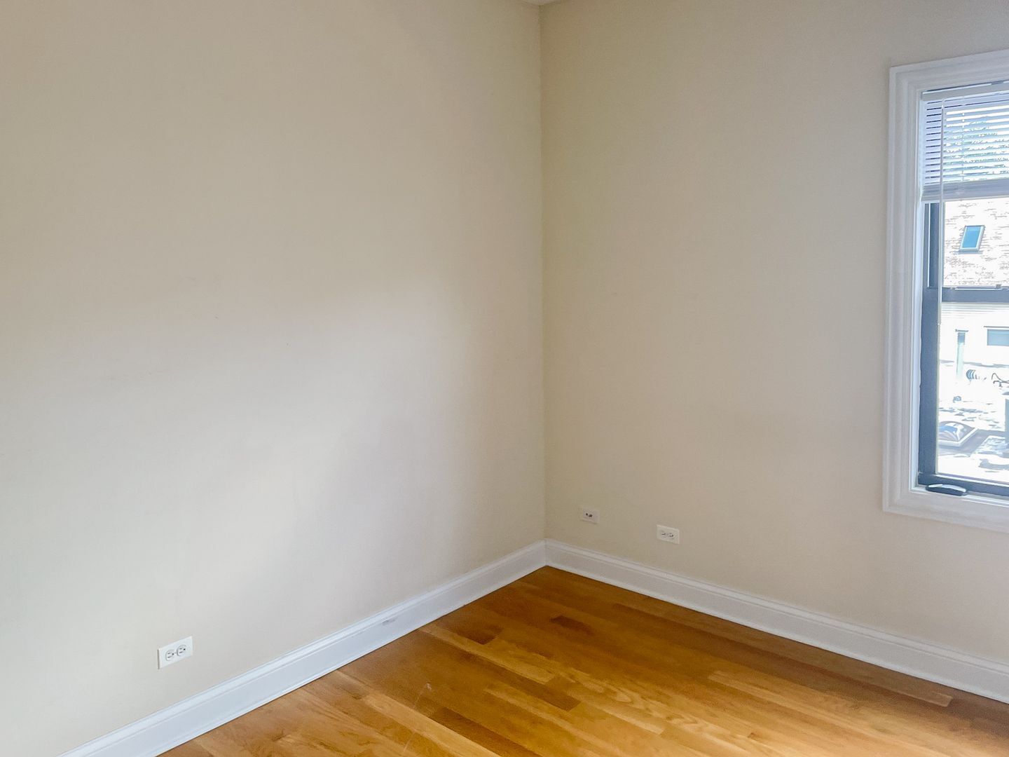 Building Photo - 3231 N Kenmore Ave