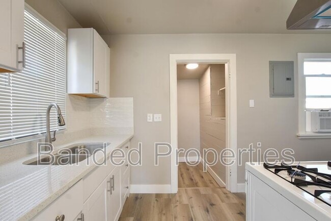 Building Photo - 8630-8644-8644 W 2800 S
