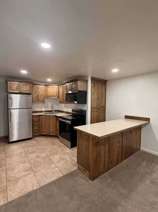 Building Photo - 3004 S Perennial Ct