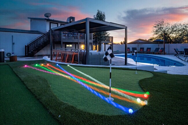 Building Photo - 4530 W Paradise Dr