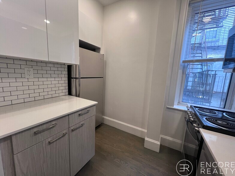 Building Photo - 111 Park Dr