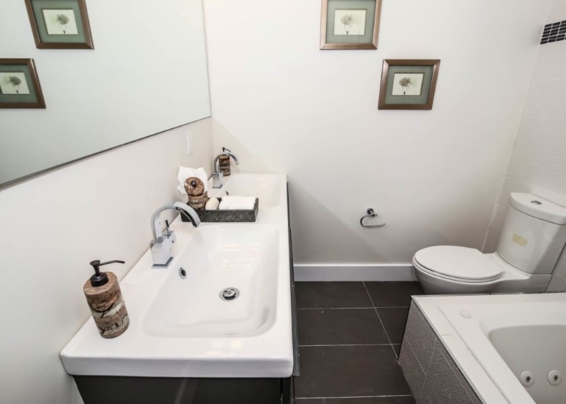 Building Photo - 811-818 8th St NE