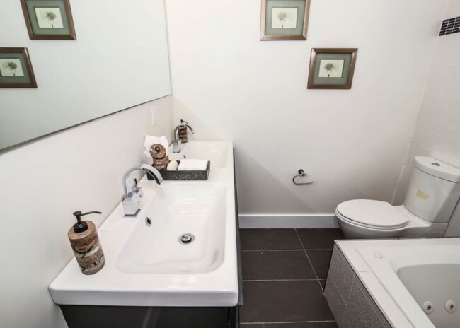 Building Photo - 811-818 8th St NE