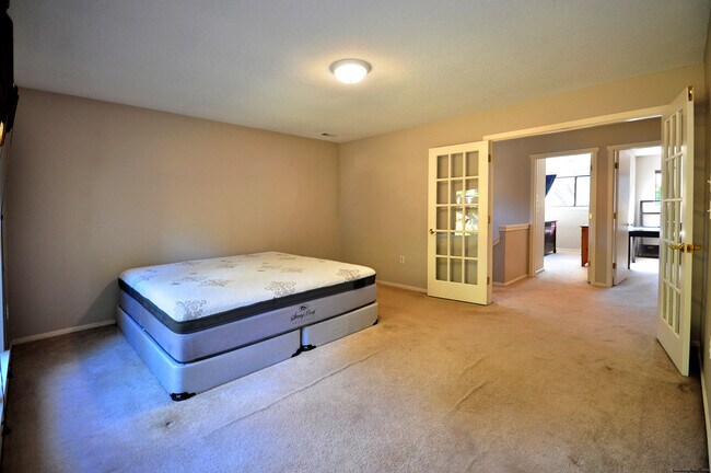 Building Photo - 16 Applewood Ln