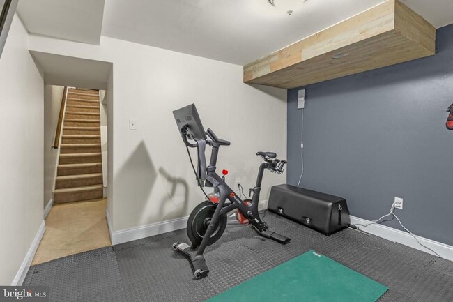 Building Photo - 239 E Thompson St