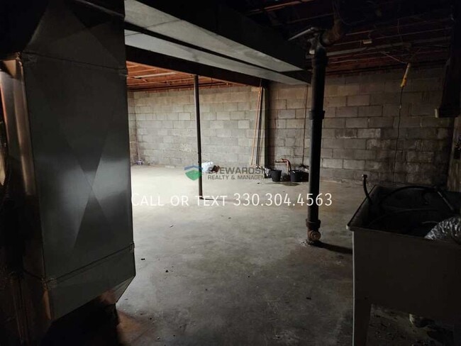 Building Photo - 2557 Edwin Ave