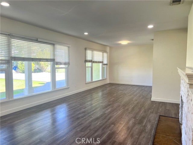 Building Photo - 1518 E Vine Ave