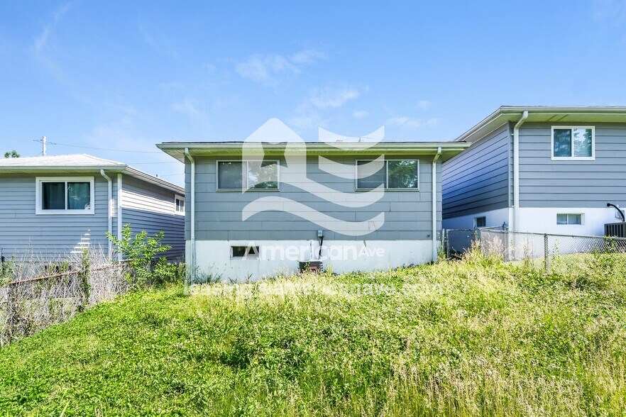 Building Photo - 5226 Vine Ave